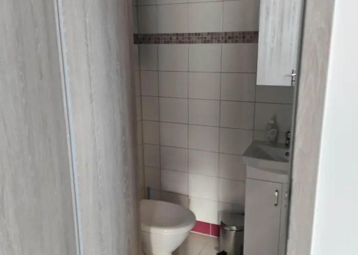 Eleven Проживання в сім'ї