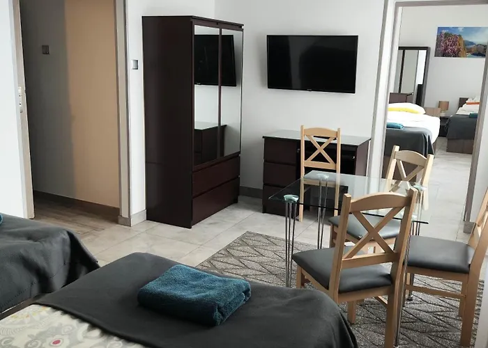 Eleven Проживання в сім'ї