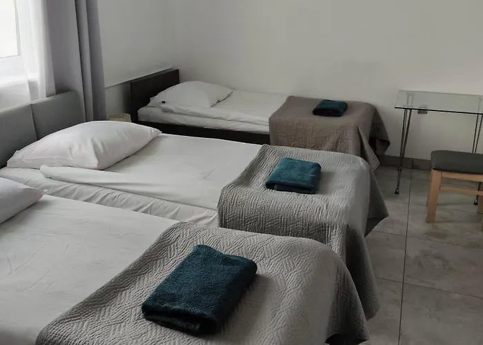 Eleven Проживання в сім'ї Гдиня