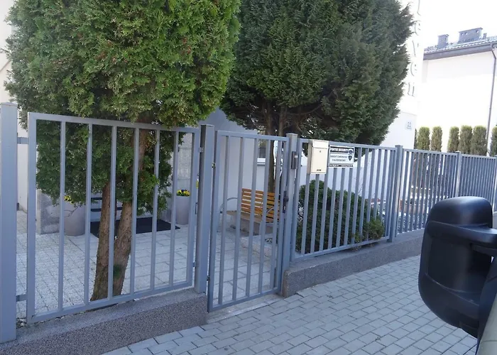 Eleven Проживання в сім'ї