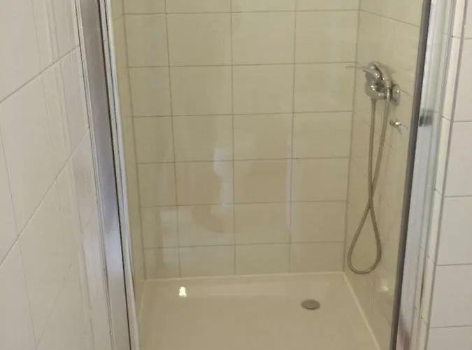 Eleven Проживання в сім'ї