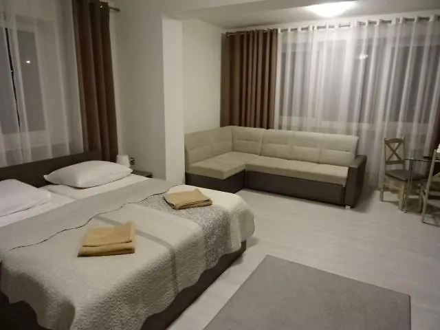 Eleven Проживання в сім'ї