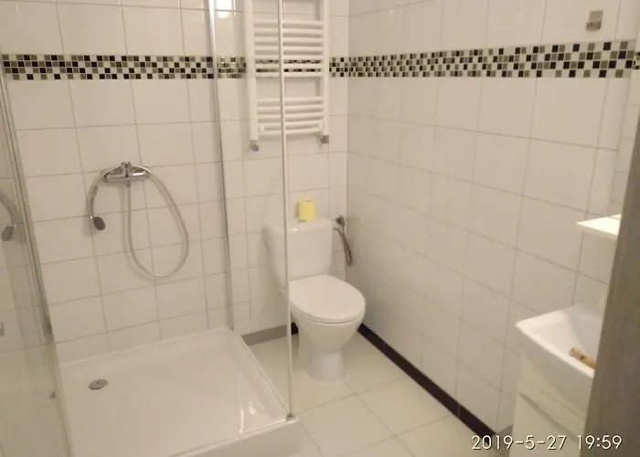 Eleven Проживання в сім'ї